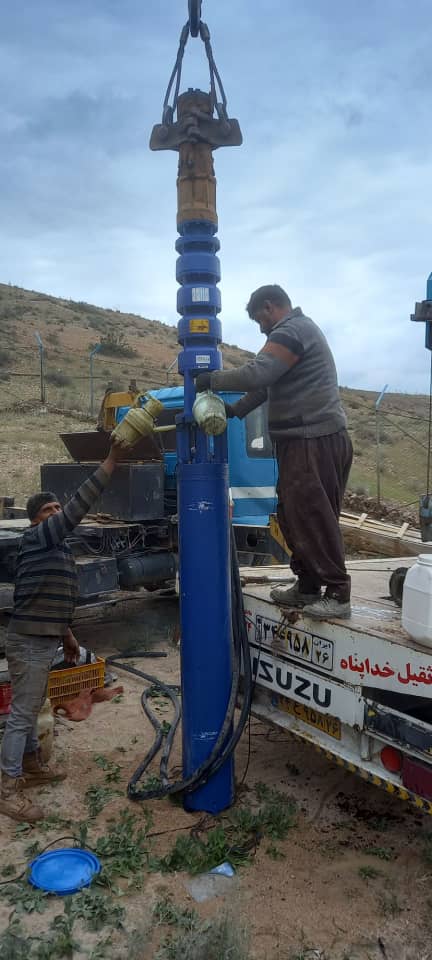 نصب و راه اندازی پمپ شناور و توربینی با دستگاه به مدیریت خداپناه در اسفراین